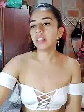 Snapshot of anngela01 chatting on 12/14/24, 01:27 anngela01 online show from 12/14/24, 01:27