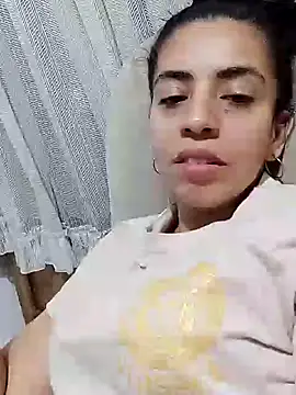 Snapshot of anngela01 chatting on 12/28/24, 07:33 anngela01 online show from 12/28/24, 07:33