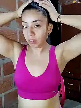 Snapshot of anngela01 chatting on 01/12/25, 10:33 anngela01 online show from 01/12/25, 10:33