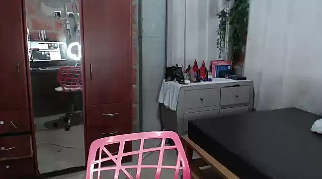 Snapshot of anngela01 chatting on 03/14/25, 08:17 anngela01 online show from 03/14/25, 08:17