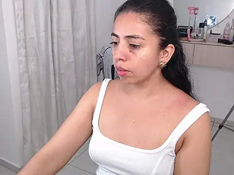 Snapshot of anngela01 chatting on 03/24/26, 03:44 anngela01 online show from 03/24/26, 03:44