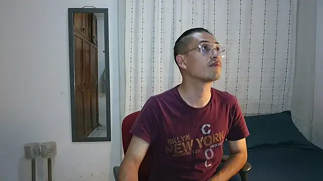 Snapshot of Orionferrer- chatting on 12/13/25, 09:20 Orionferrer- online show from 12/13/25, 09:20