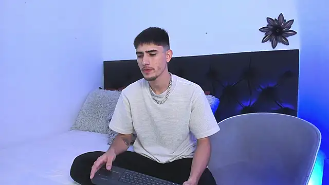 PhilipRich online show from 02/15/25, 06:23