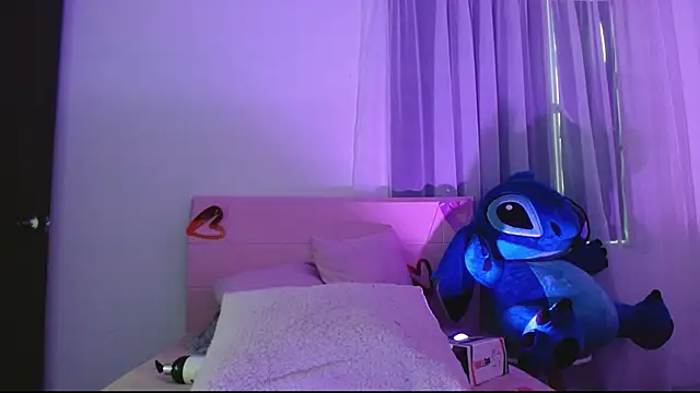 Snapshot of Aurora_blossom__ chatting on 03/07/25, 06:43 Aurora blossom   online show from 03/07/25, 06:43