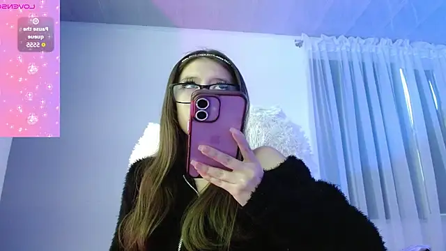 Snapshot of Aurora_blossom__ chatting on 09/19/25, 08:53 Aurora blossom   online show from 09/19/25, 08:53