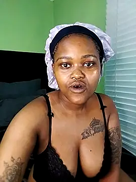 Snapshot of ThickPearlx23 chatting on 11/15/25, 04:10 ThickPearlx23 online show from 11/15/25, 04:10