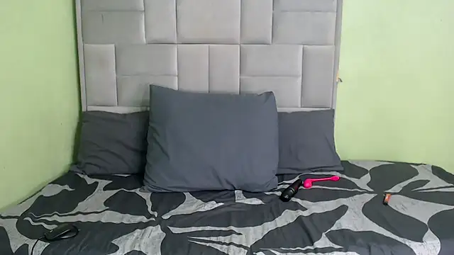 Snapshot of ThickPearlx23 chatting on 11/26/25, 06:36 ThickPearlx23 online show from 11/26/25, 06:36