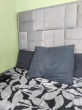 Snapshot of ThickPearlx23 chatting on 11/28/25, 01:03 ThickPearlx23 online show from 11/28/25, 01:03