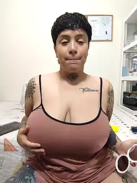 Snapshot of KatInk chatting on 11/24/25, 11:32 KatInk online show from 11/24/25, 11:32