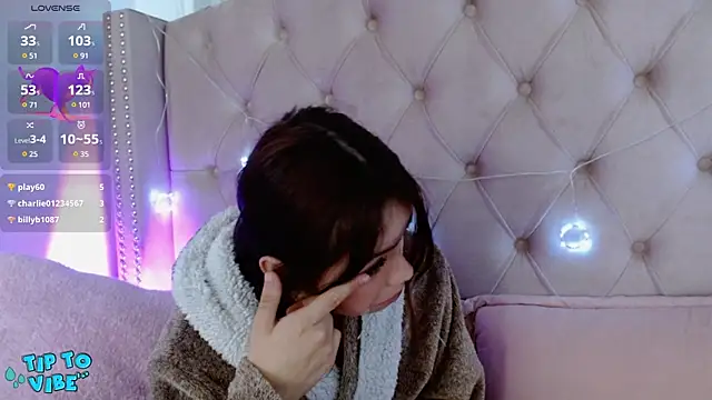 Snapshot of Maddy_14 chatting on 12/13/24, 03:11 Maddy 14 online show from 12/13/24, 03:11