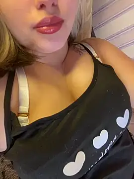 Snapshot of 69Laura696 chatting on 01/23/25, 09:29 69Laura696 online show from 01/23/25, 09:29