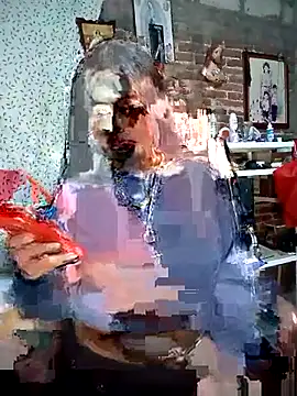 Snapshot of yovana13 chatting on 09/27/25, 12:43 yovana13 online show from 09/27/25, 12:43