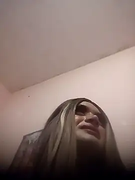 Snapshot of yovana13 chatting on 10/25/25, 10:01 yovana13 online show from 10/25/25, 10:01