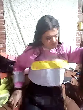 Snapshot of yovana13 chatting on 11/07/25, 03:39 yovana13 online show from 11/07/25, 03:39