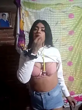 Snapshot of yovana13 chatting on 11/16/25, 05:24 yovana13 online show from 11/16/25, 05:24