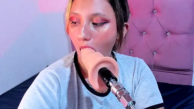 Mila nixon02 online show from 03/04/25, 03:44