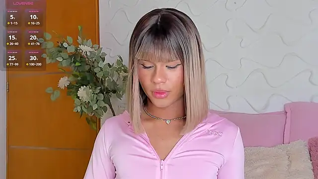 Snapshot of EthanCollens chatting on 04/21/26, 08:23 EthanCollens online show from 04/21/26, 08:23