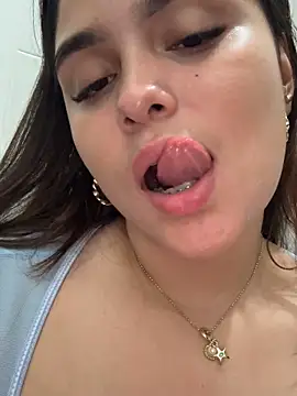 Snapshot of Sarasweet_sex chatting on 04/21/26, 01:53 Sarasweet sex online show from 04/21/26, 01:53