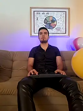 Snapshot of bradley_colt chatting on 02/19/25, 04:44 bradley colt online show from 02/19/25, 04:44