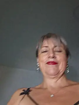 almaluna7 online show from 10/19/25, 10:54