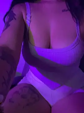 Snapshot of Alahia7demon chatting on 04/22/26, 02:36 Alahia7demon online show from 04/22/26, 02:36