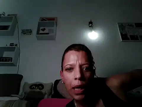 Snapshot of prettyblueeyes420 chatting on 11/29/25, 03:20 prettyblueeyes420 online show from 11/29/25, 03:20