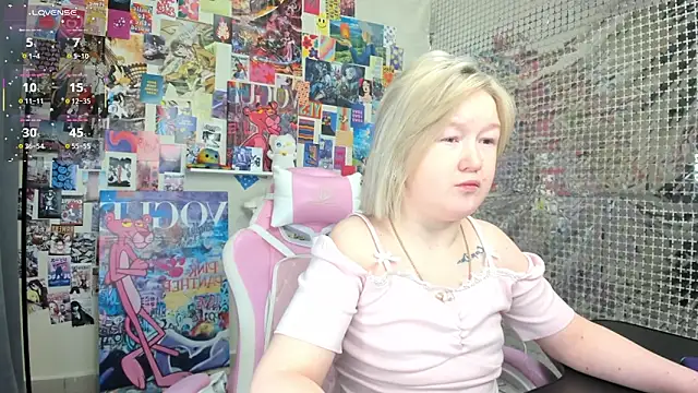 Snapshot of Sara_Robinson chatting on 03/27/26, 03:01 Sara Robinson online show from 03/27/26, 03:01