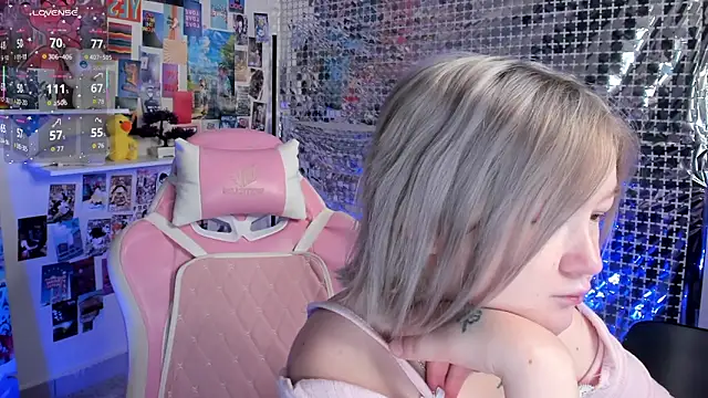 Snapshot of Sara_Robinson chatting on 03/28/26, 03:06 Sara Robinson online show from 03/28/26, 03:06