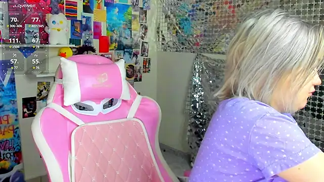 Snapshot of Sara_Robinson chatting on 04/04/26, 02:54 Sara Robinson online show from 04/04/26, 02:54