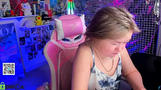 Snapshot of Sara_Robinson chatting on 04/06/26, 04:46 Sara Robinson online show from 04/06/26, 04:46