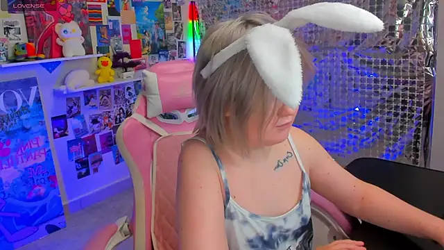 Snapshot of Sara_Robinson chatting on 04/07/26, 03:18 Sara Robinson online show from 04/07/26, 03:18