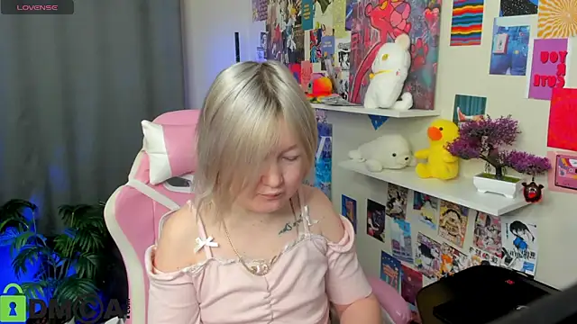 Snapshot of Sara_Robinson chatting on 04/17/26, 02:25 Sara Robinson online show from 04/17/26, 02:25