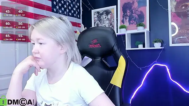 Snapshot of Sara_Robinson chatting on 04/25/26, 02:58 Sara Robinson online show from 04/25/26, 02:58