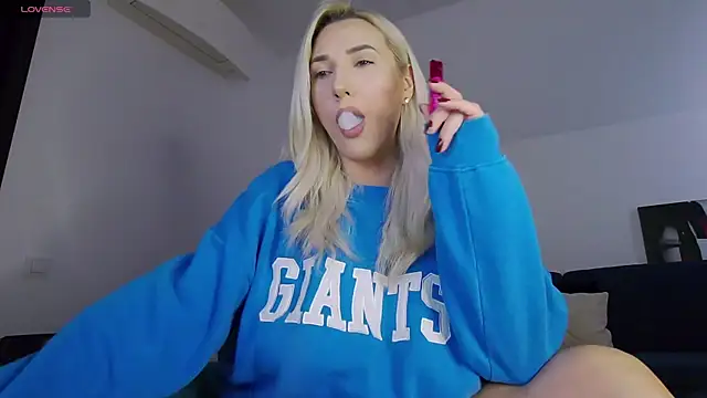 KhloeK online show from 11/06/25, 10:16