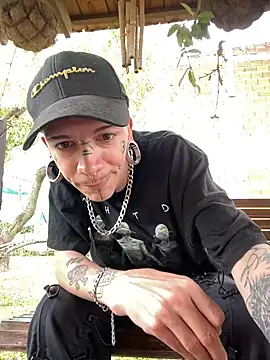 Snapshot of Seebohm1111 chatting on 12/21/24, 03:53 Seebohm1111 online show from 12/21/24, 03:53