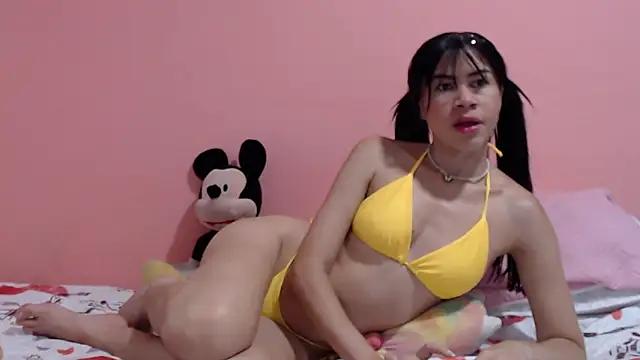 Snapshot of Vicky_Love_ chatting on 11/08/25, 01:44 Vicky Love online show from 11/08/25, 01:44