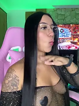 Snapshot of Tamara_Roberts1 chatting on 12/13/24, 02:43 Tamara Roberts1 online show from 12/13/24, 02:43