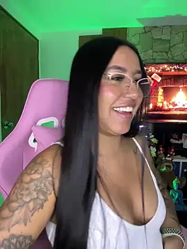 Snapshot of Tamara_Roberts1 chatting on 12/27/24, 05:20 Tamara Roberts1 online show from 12/27/24, 05:20