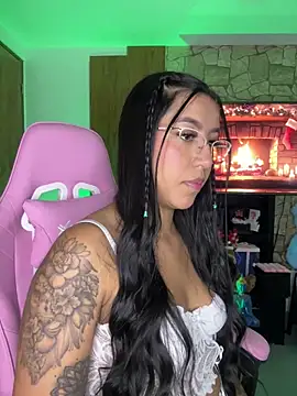 Snapshot of Tamara_Roberts1 chatting on 12/28/24, 02:22 Tamara Roberts1 online show from 12/28/24, 02:22