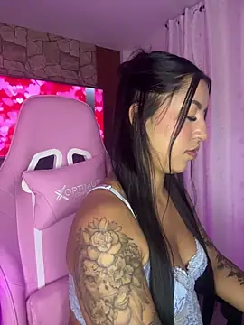 Snapshot of Tamara_Roberts1 chatting on 02/01/25, 02:05 Tamara Roberts1 online show from 02/01/25, 02:05