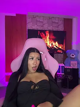 Snapshot of Tamara_Roberts1 chatting on 02/22/25, 06:17 Tamara Roberts1 online show from 02/22/25, 06:17