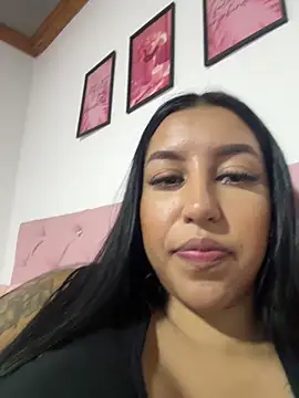 Snapshot of Tamara_Roberts1 chatting on 02/25/25, 02:14 Tamara Roberts1 online show from 02/25/25, 02:14