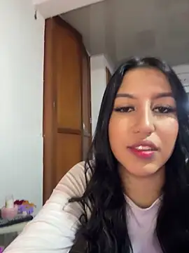 Snapshot of Tamara_Roberts1 chatting on 02/28/25, 02:42 Tamara Roberts1 online show from 02/28/25, 02:42