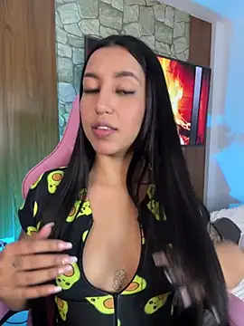 Snapshot of Tamara_Roberts1 chatting on 03/13/25, 02:38 Tamara Roberts1 online show from 03/13/25, 02:38