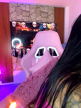 Snapshot of Tamara_Roberts1 chatting on 10/26/25, 02:17 Tamara Roberts1 online show from 10/26/25, 02:17