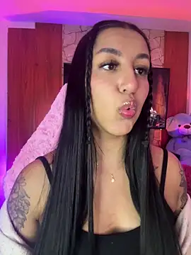 Snapshot of Tamara_Roberts1 chatting on 03/30/26, 02:01 Tamara Roberts1 online show from 03/30/26, 02:01