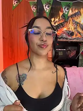 Snapshot of Tamara_Roberts1 chatting on 07/03/26, 02:18 Tamara Roberts1 online show from 07/03/26, 02:18