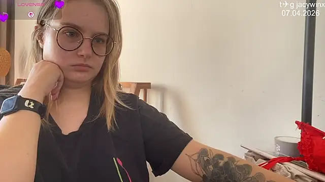 JacyWinslat online show from 04/07/26, 09:21