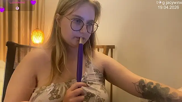 Snapshot of JacyWinslat chatting on 04/19/26, 06:10 JacyWinslat online show from 04/19/26, 06:10