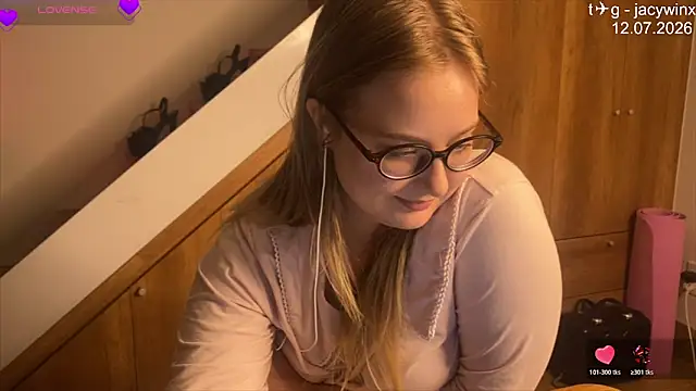 Snapshot of JacyWinslat chatting on 07/12/26, 10:23 JacyWinslat online show from 07/12/26, 10:23